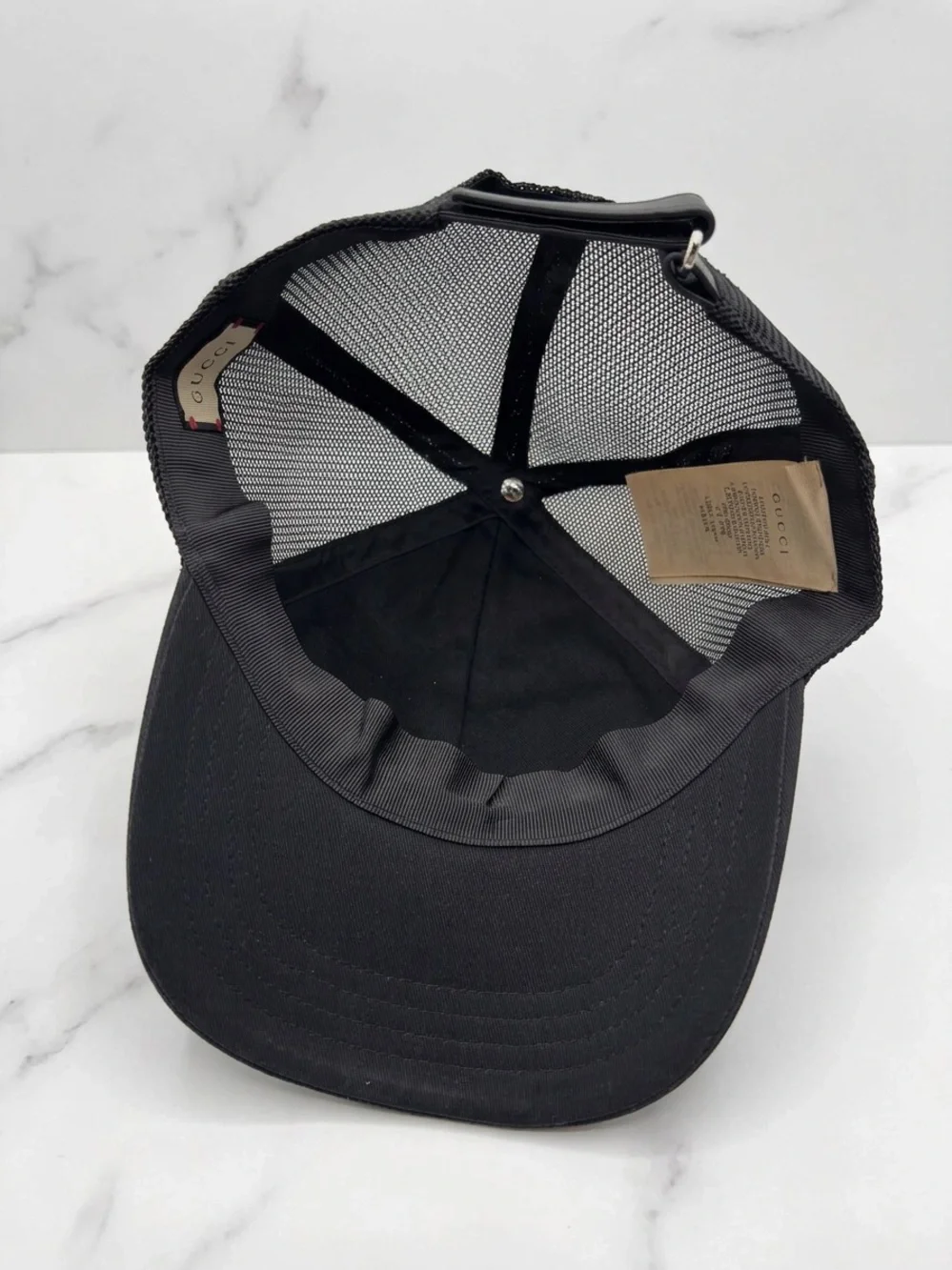 Gucci Black Hat Baseball Cap Size M 58 cm Red Embroidered Logo Mesh Back Tracker